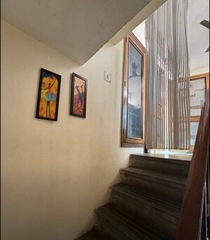 Building Lobby in 3 BHK Builder Floor at Sector 38 – for Rent