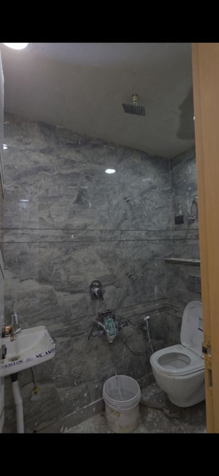 Bathroom, govindpuri 3 Bedroom 100 Sq.Yd. Builder Floor In Govindpuri Delhi 10074250