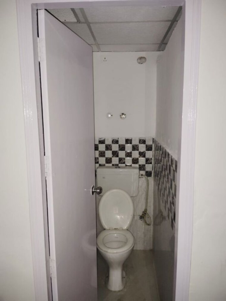 Bathroom, signature-global-synera 1.5 Bedroom 432 Sq.Ft. Apartment In Sector 81 Gurgaon 10074251