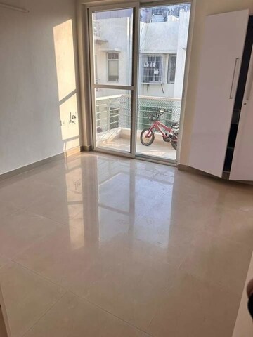 Room in 1.5 BHK Apartment at Signature Global Synera, Sector 81 – for Rent