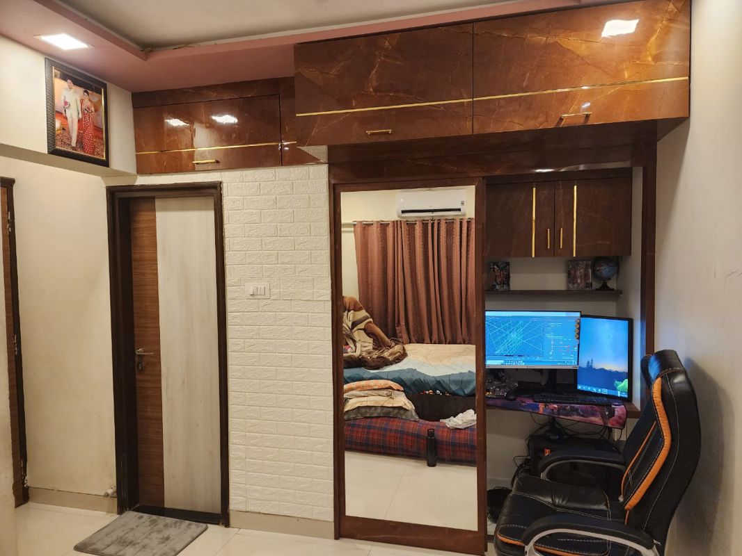1 BHK + Extra Room Apartment For Rent in Rassaz Greens