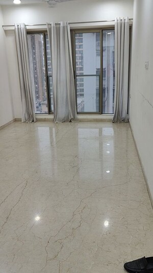 Room in 2 BHK Apartment at Seagull Apartment, Tardeo – for Rent