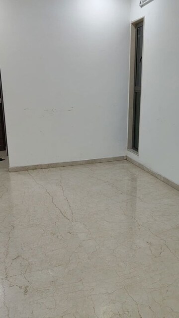 Room in 2 BHK Apartment at Seagull Apartment, Tardeo – for Rent