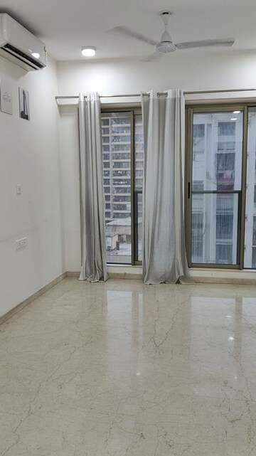 Room in 2 BHK Apartment at Seagull Apartment, Tardeo – for Rent