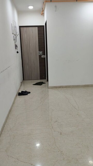 Room in 2 BHK Apartment at Seagull Apartment, Tardeo – for Rent