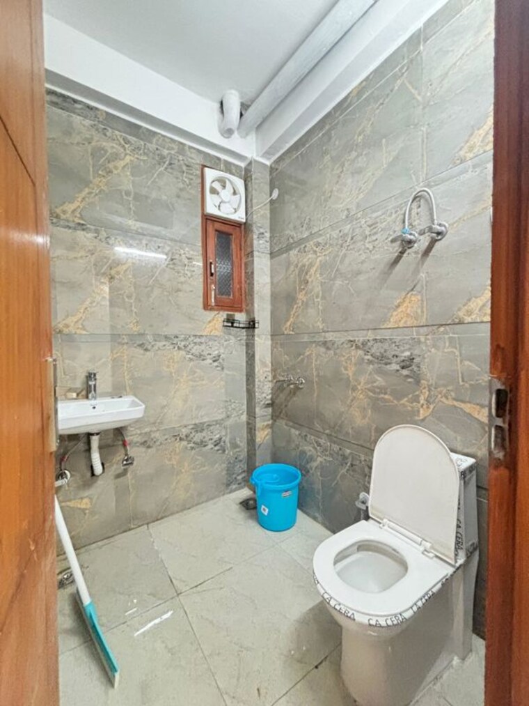 Bathroom, palm-residency-chhatarpur 2 Bedroom 850 Sq.Ft. Builder Floor In Chattarpur Delhi 10074305