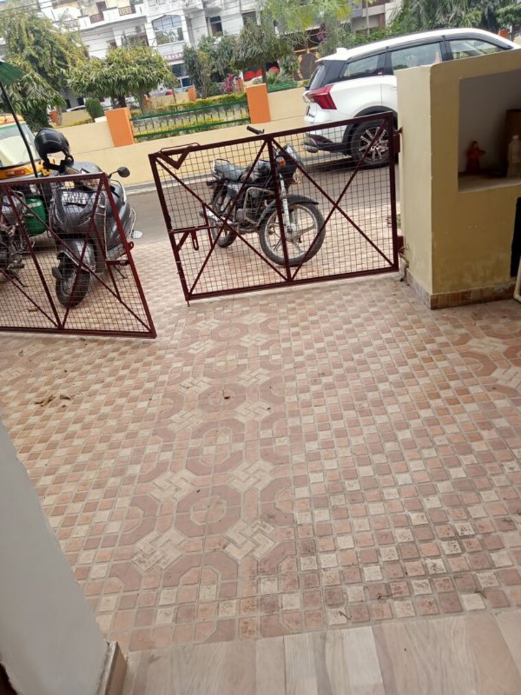  Parking, aliganj 1 Bedroom 950 Sq.Ft. Independent House In Aliganj Lucknow 10074317