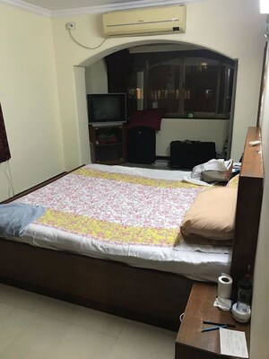 Bedroom in 2 BHK Apartment at Seagull Apartment, Tardeo – for Rent