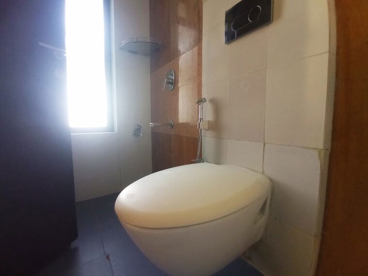 Bathroom, lodha-luxuria 4 Bedroom 1800 Sq.Ft. Apartment In Majiwada Thane 10074391