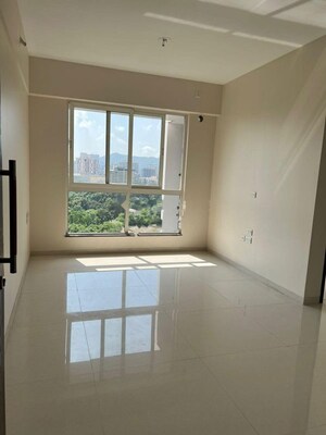 Room in 2 BHK Apartment at Sheth Zuri, Laxmi Nagar – for Rent