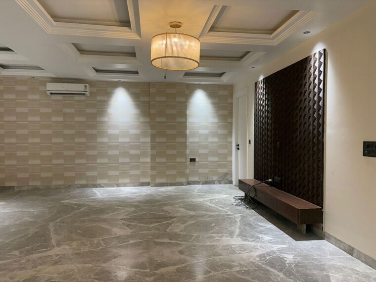 Bedroom, green fields colony 5 Bedroom 487 Sq.Yd. Builder Floor In Green Fields Colony Faridabad 10074433