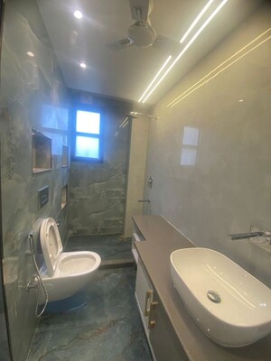 Team Area in 3 BHK Builder Floor at Malviya Nagar – for Sale