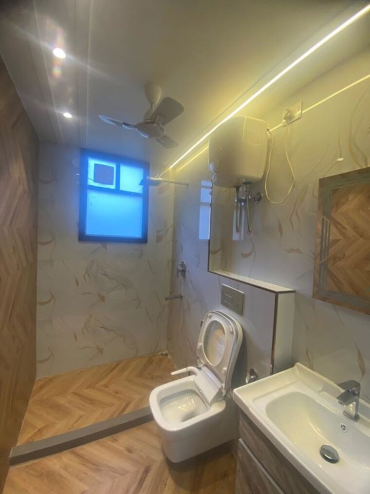 Bathroom, malviya nagar 3 Bedroom 1800 Sq.Ft. Builder Floor In Malviya Nagar Delhi 10074428