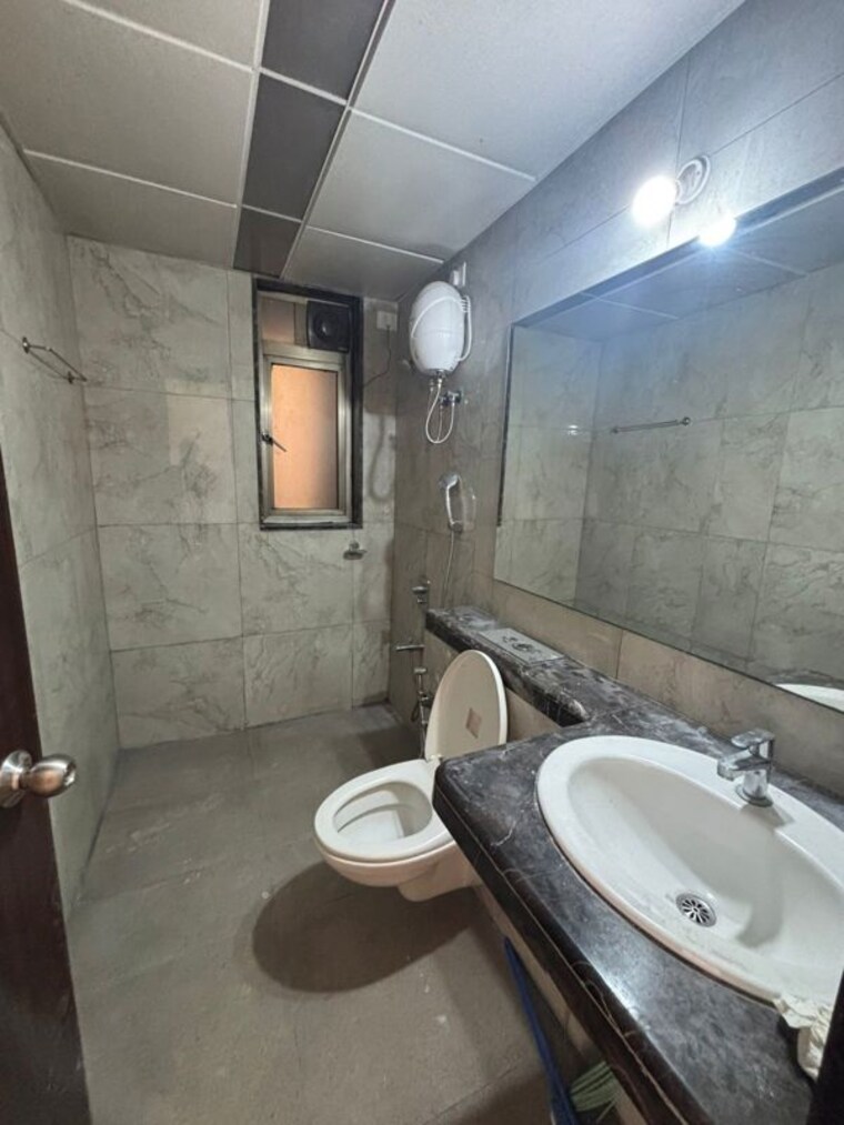 Bathroom, l-t-emerald-isle 3 Bedroom 2100 Sq.Ft. Apartment In Powai Mumbai 10074481
