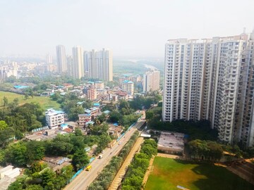 Swimming Pool in 4 BHK Apartment at Lodha Luxuria, Majiwada – for Rent