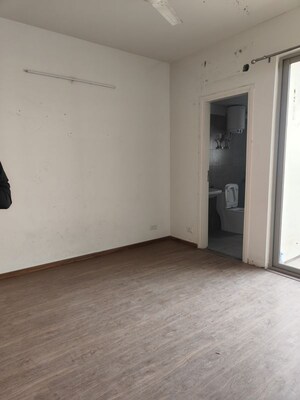Room in 2.5 BHK Builder Floor at Smart World Gems, Sector 89 – for Rent