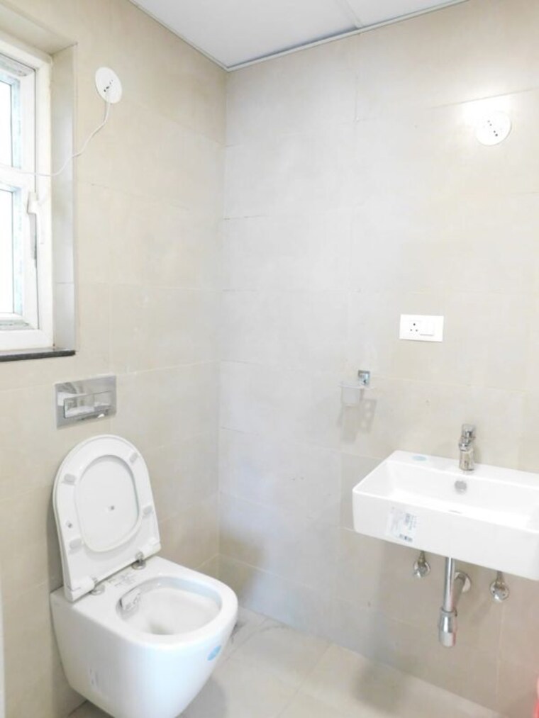 Bathroom, ghr-titania 3 Bedroom 1950 Sq.Ft. Apartment In Kondapur Hyderabad 10074540