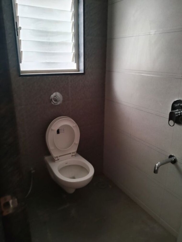 Bathroom, akshay-yash-grecia 2 Bedroom 1000 Sq.Ft. Apartment In Dhanori Pune 10074575