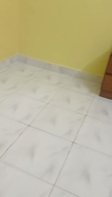 Room in 2 BHK Apartment at Bengal Peerless Avidipta, Em Bypass – for Rent