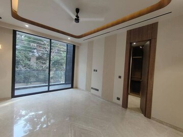 Room in 3.5 BHK Apartment at Sector 23 – for Rent