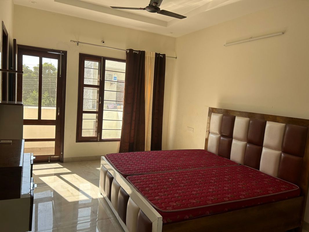 2 BHK + Servant Room Builder Floor For Rent in Sas Nagar