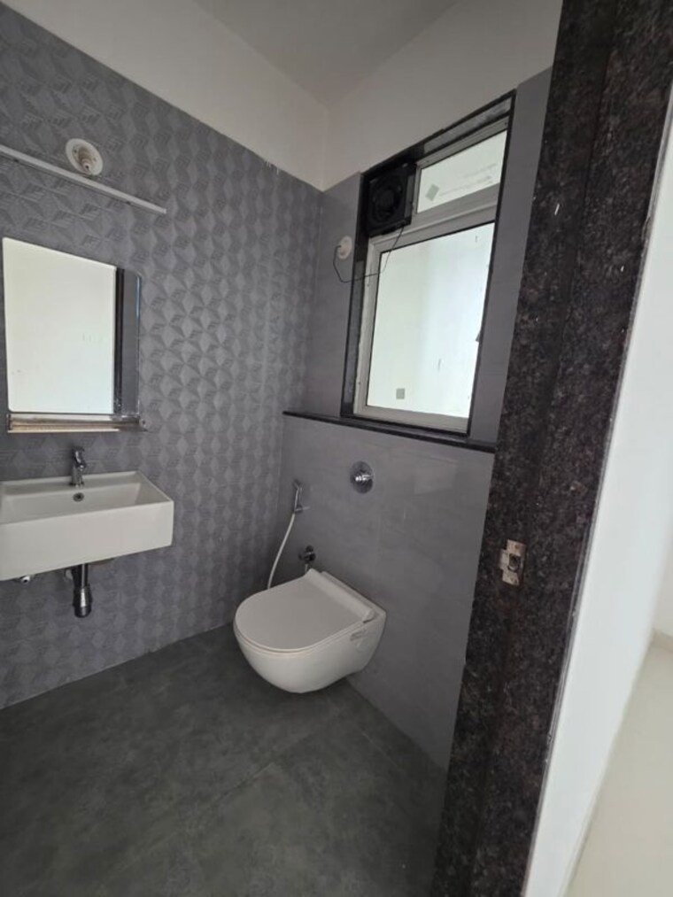 Bathroom, ashar-axis 2 Bedroom 665 Sq.Ft. Apartment In Majiwada Thane 10074599