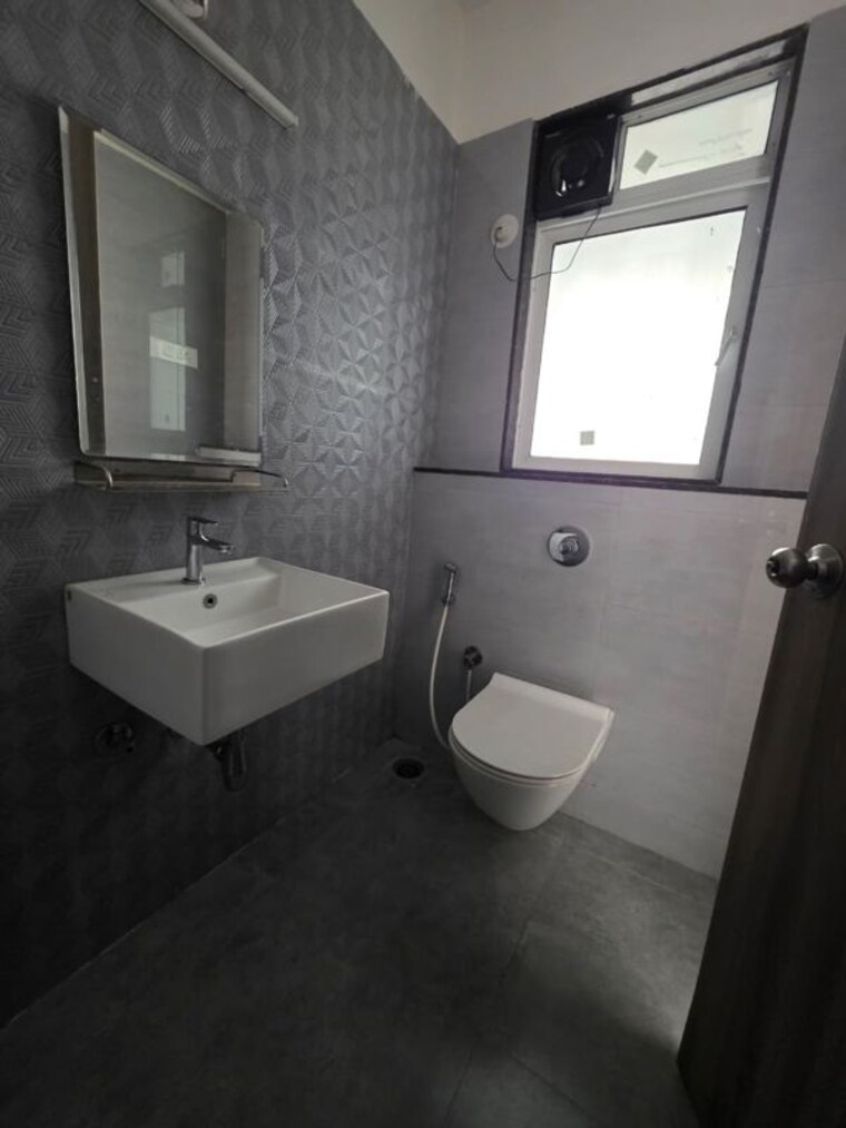 Bathroom, ashar-axis 2 Bedroom 665 Sq.Ft. Apartment In Majiwada Thane 10074599