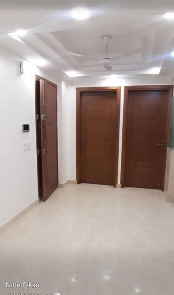 Room in 3 BHK Builder Floor at Lajpat Nagar 4 – for Rent