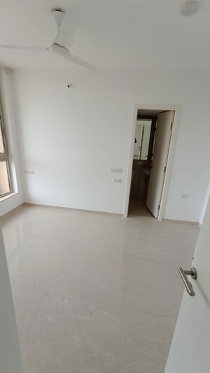 Room in 1 BHK Apartment at Hiranandani Estate Solitaire C, Ghodbunder Road – for Rent