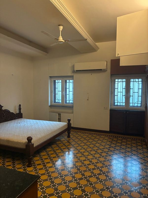 5 BHK + Pooja Room,Servant Room Apartment For Sale in Oberoi Three Sixty West