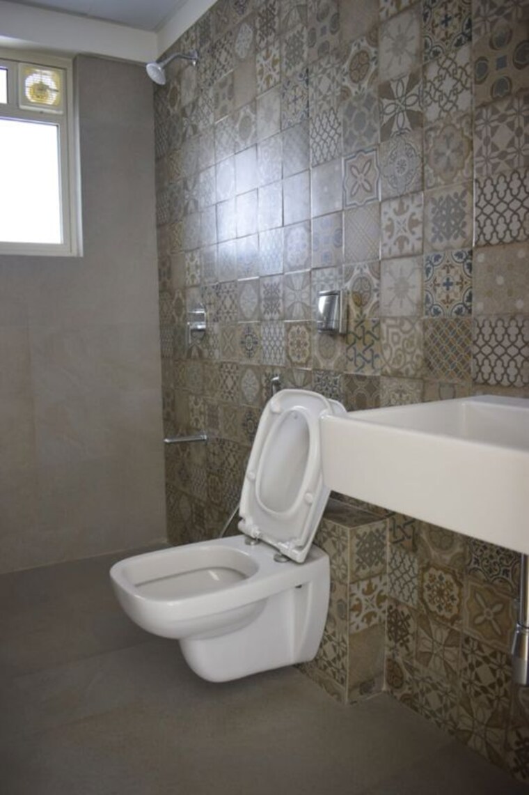 Bathroom, kohinoor-westview-reserve 2 Bedroom 803 Sq.Ft. Apartment In Wakad Pune 10074621