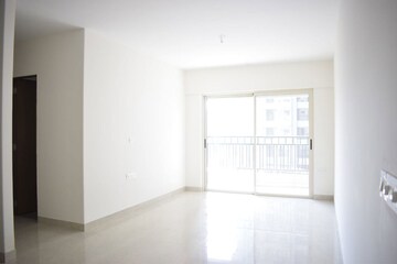 Room in 2 BHK Apartment at Kohinoor Westview Reserve, Wakad – for Sale