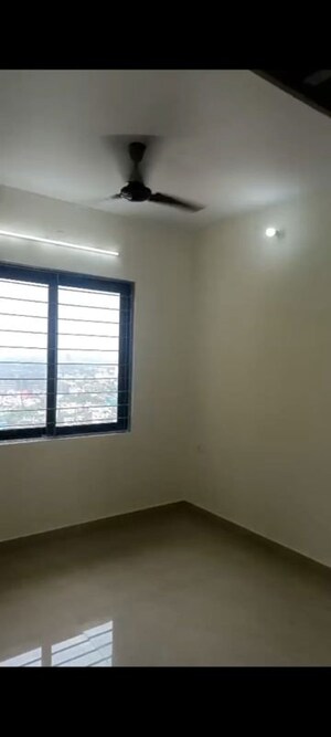 Room in 1 BHK Apartment at Ambuja Utalika : The Condoville, Em Bypass – for Rent
