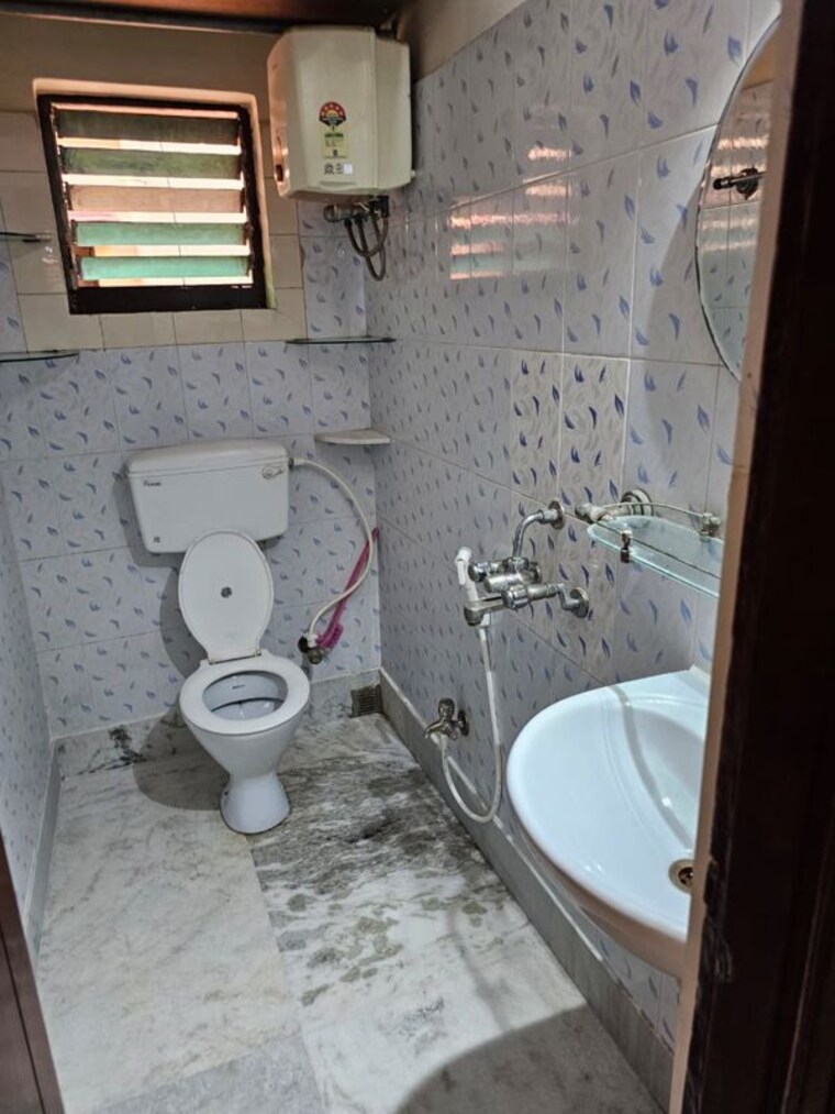 Attached Bathroom, prince park 2 Bedroom 840 Sq.Ft. Apartment In Prince Park Kolkata 8959798