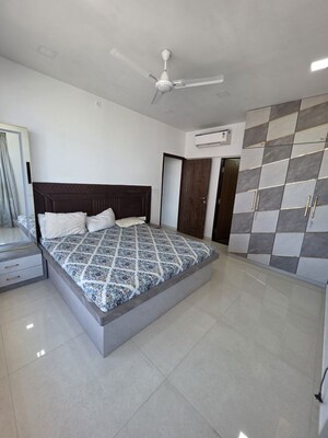 2 BHK Apartment For Rent in Shreeji Atlantis, Malad West