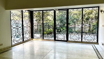 Room in 4 BHK Builder Floor at Greater Kailash I – for Rent