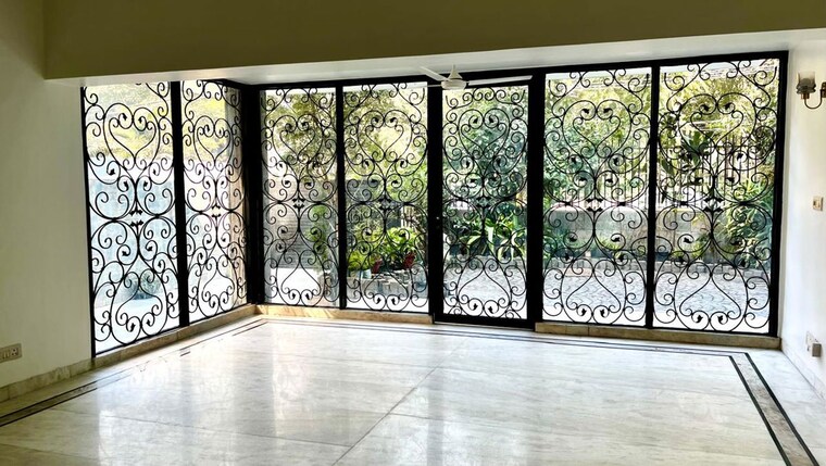 Room, greater kailash i 4 Bedroom 5000 Sq.Ft. Builder Floor In Greater Kailash I Delhi 10074707