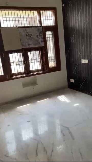 Room in 3 BHK Builder Floor at Sector 68 – for Sale