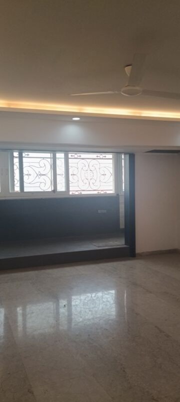 Room in 2 BHK Apartment at Brookhill Tower, Andheri West – for Rent
