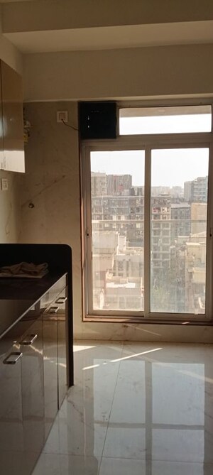 Room in 2 BHK Apartment at Brookhill Tower, Andheri West – for Rent