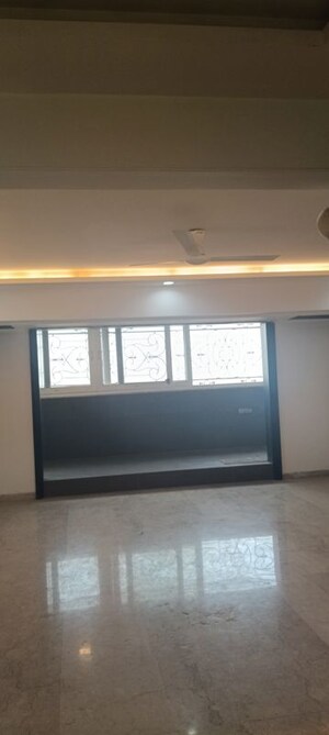 Room in 2 BHK Apartment at Brookhill Tower, Andheri West – for Rent