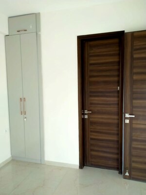 Room in 3.5 BHK Apartment at Smart World Gems, Sector 89 – for Rent