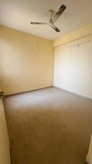 Room in 3 BHK Apartment at Conscient Habitat Residences, Sector 78 – for Rent