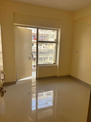 Room in 3 BHK Apartment at Conscient Habitat Residences, Sector 78 – for Rent