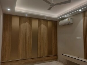 Room in 2.5 BHK Apartment at Smart World Gems, Sector 89 – for Rent