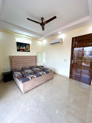 Living Room in 2 BHK Builder Floor at Ardee Mall, Sector 52 – for Rent