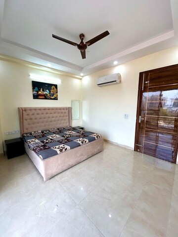 Living Room in 2 BHK Builder Floor at Ardee Mall, Sector 52 – for Rent