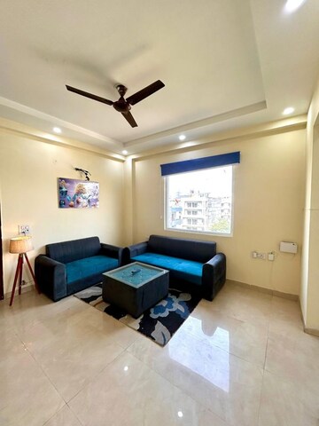 Living Room in 2 BHK Builder Floor at Ardee Mall, Sector 52 – for Rent