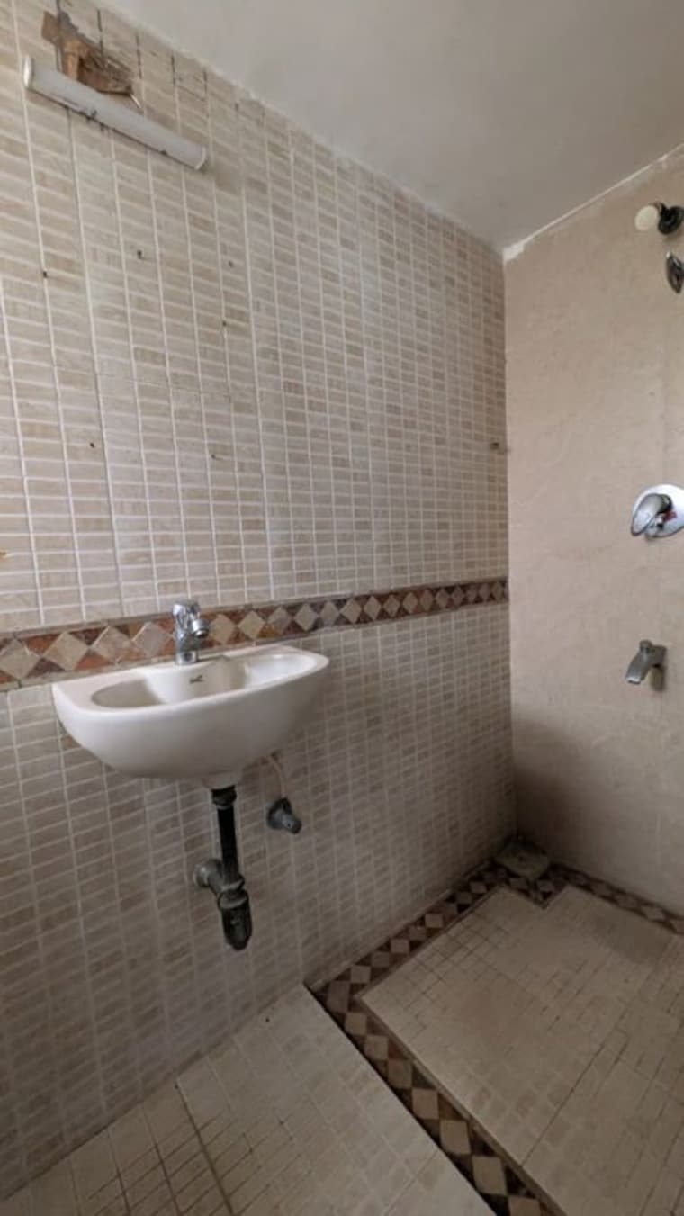 Bathroom, bandra west 2 Bedroom 700 Sq.Ft. Apartment In Bandra West Mumbai 10074771