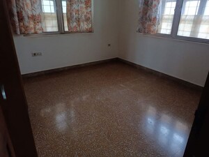 Room in 2 BHK Apartment at Bandra West – for Rent